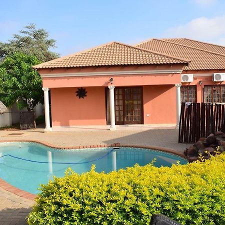 Skyhawk Guesthouse Gaborone Extérieur photo
