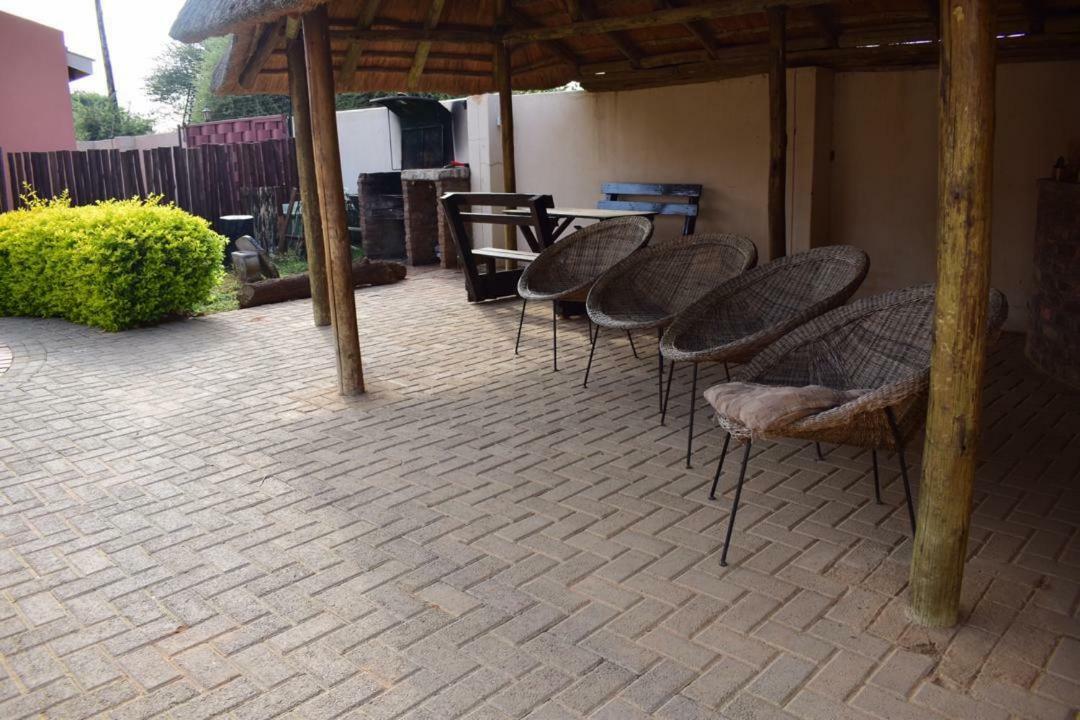Skyhawk Guesthouse Gaborone Extérieur photo