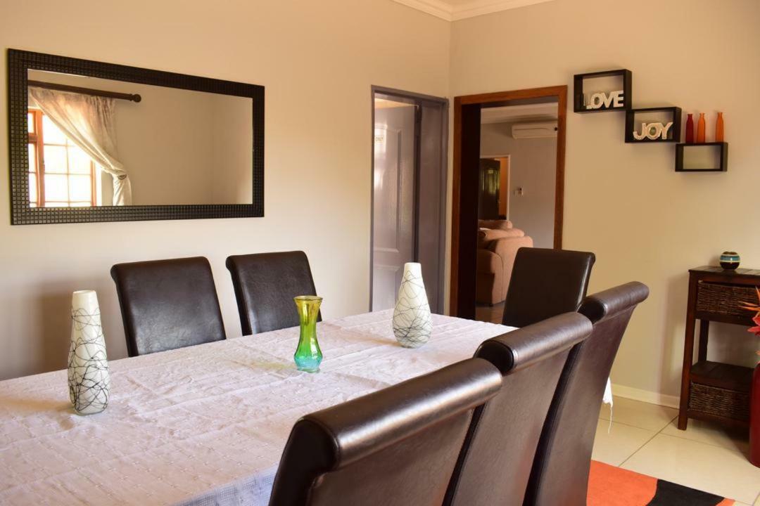 Skyhawk Guesthouse Gaborone Extérieur photo