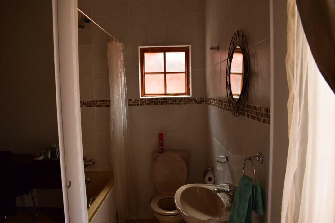 Skyhawk Guesthouse Gaborone Extérieur photo