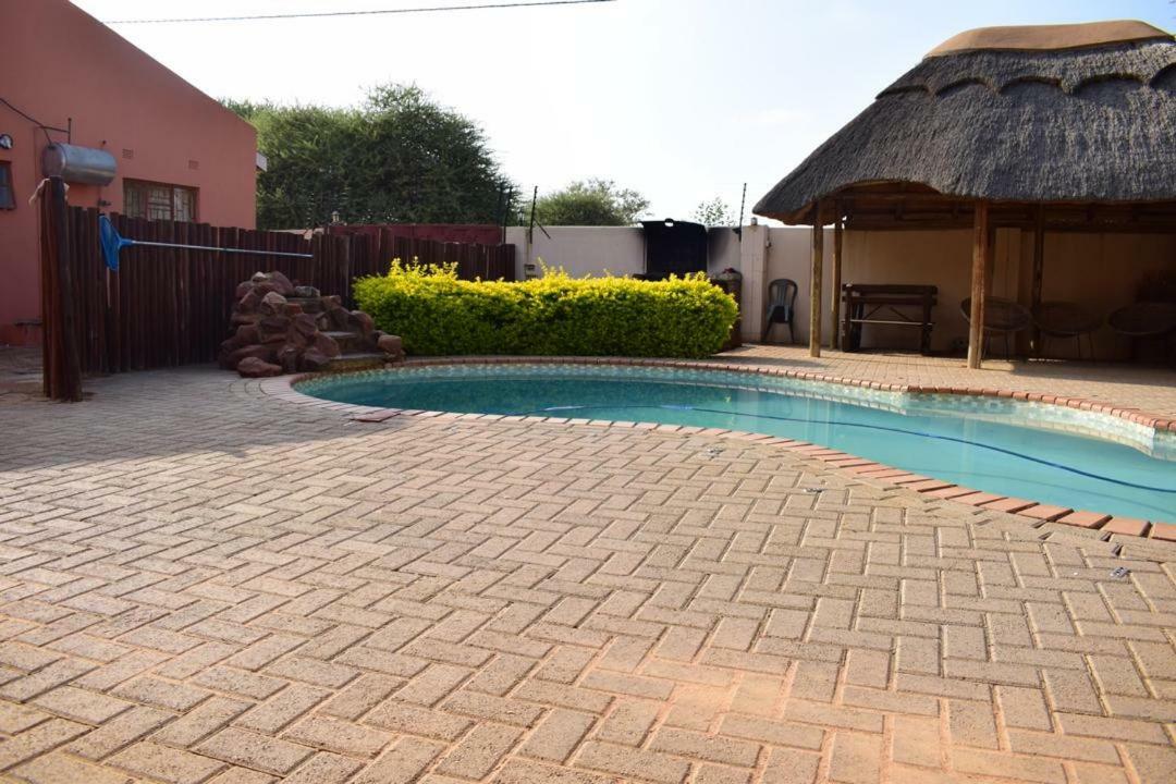 Skyhawk Guesthouse Gaborone Extérieur photo