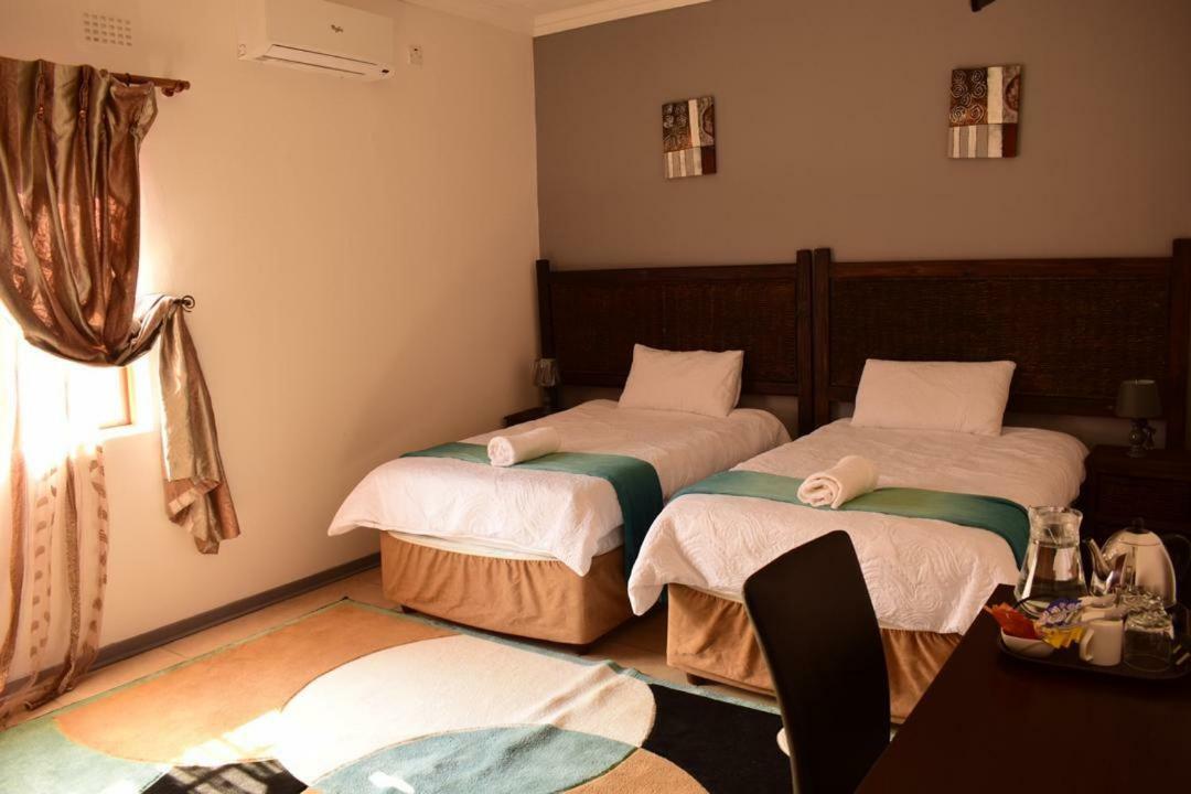 Skyhawk Guesthouse Gaborone Extérieur photo